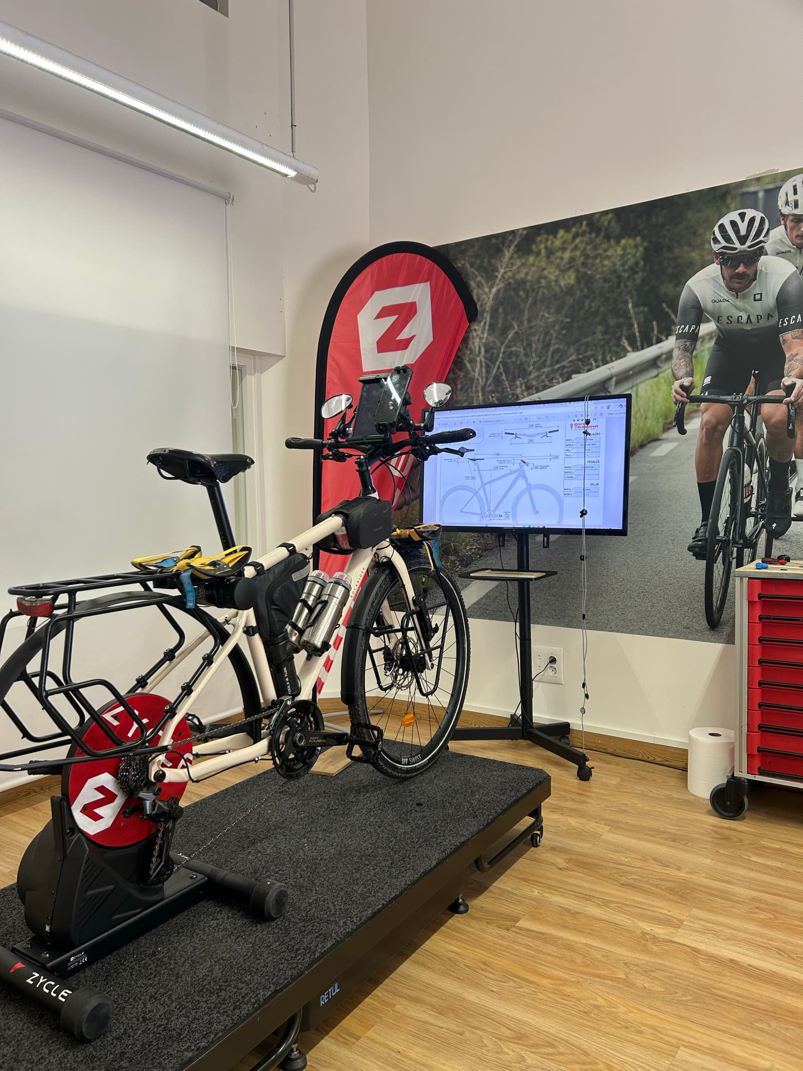 Pantalla con medidas de biomecánica para ajustar la bicicleta