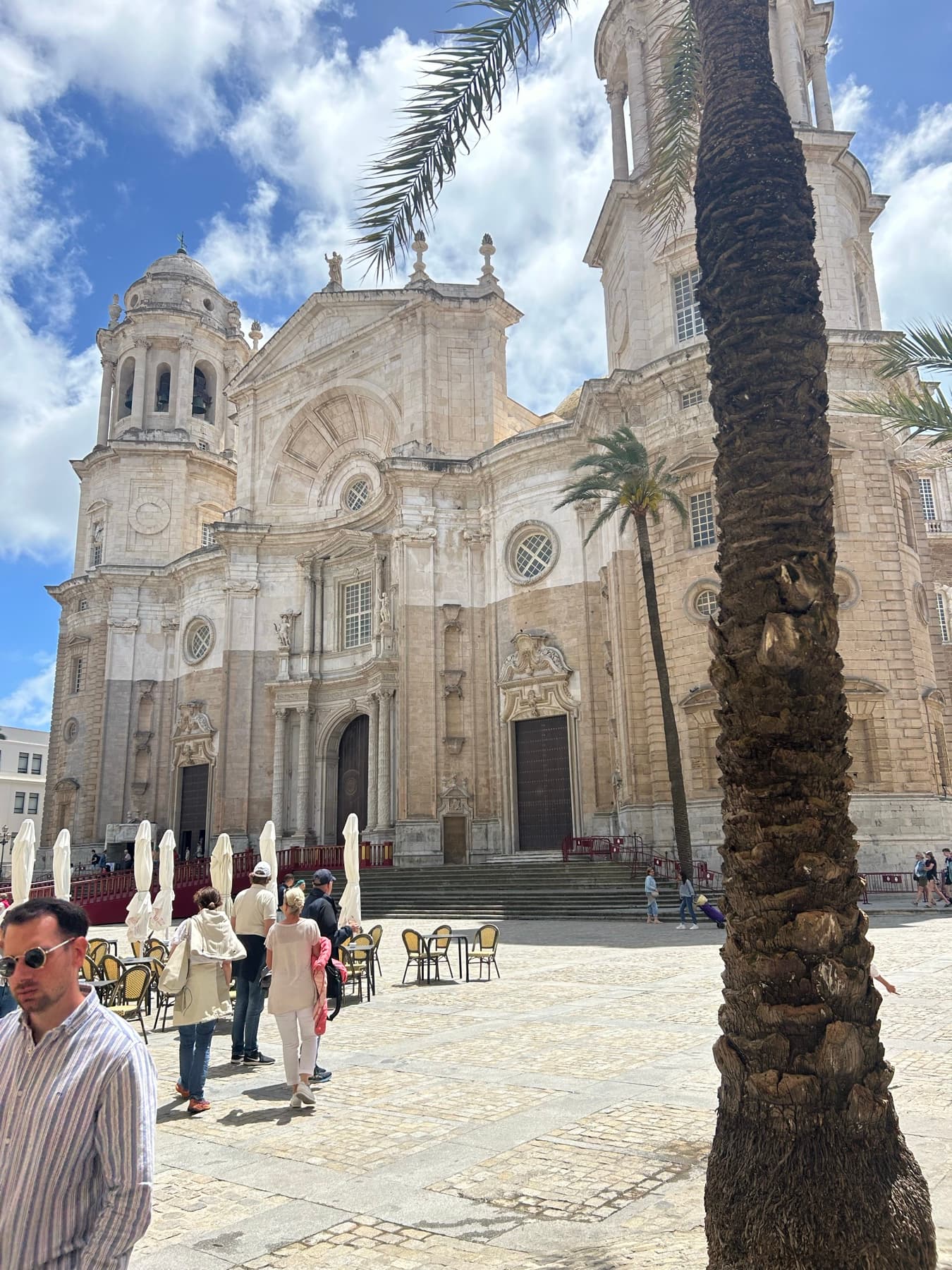 Catedral de Cádiz desde la plaza