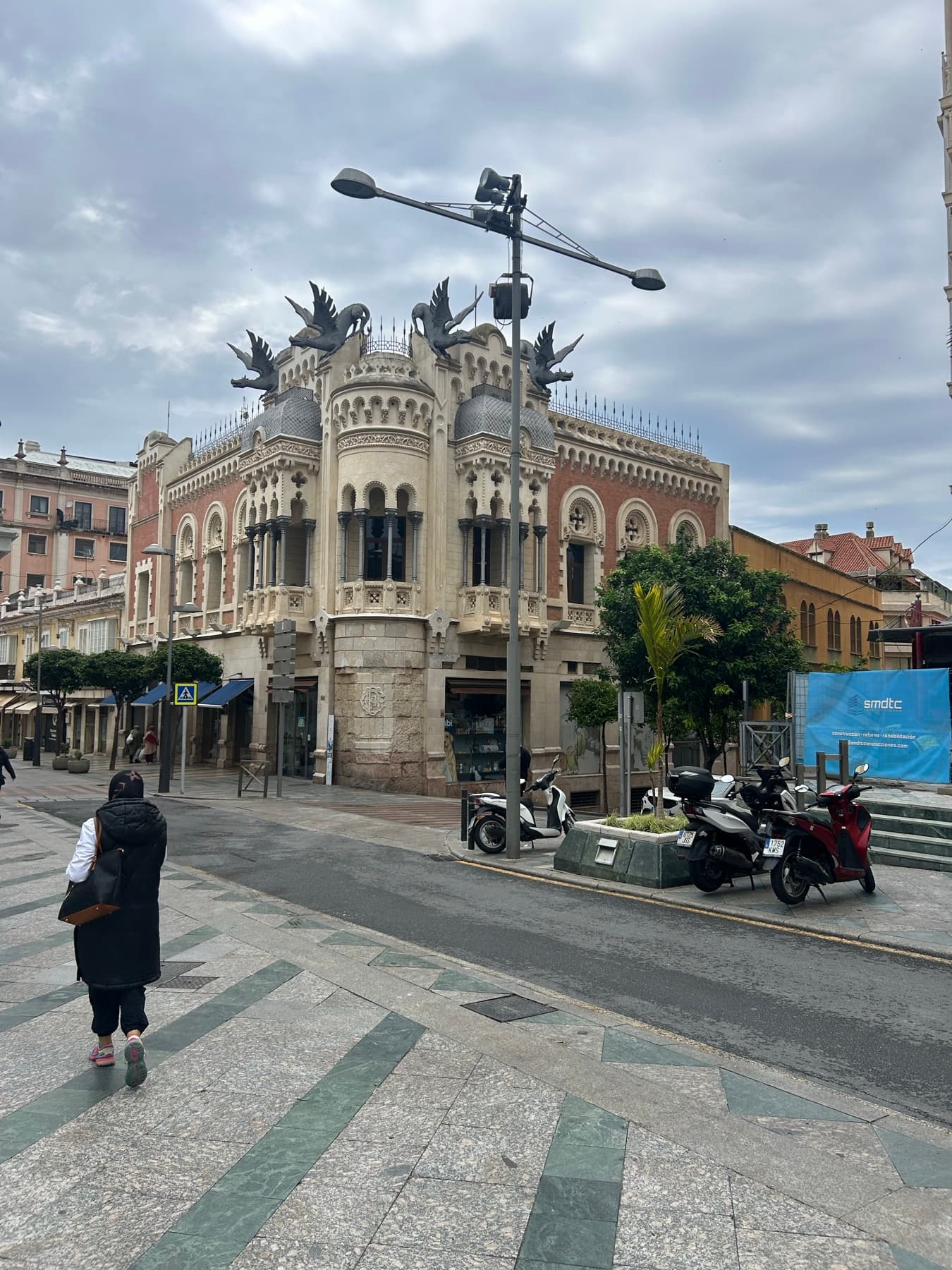 Edificio histórico en una calle de Ceuta